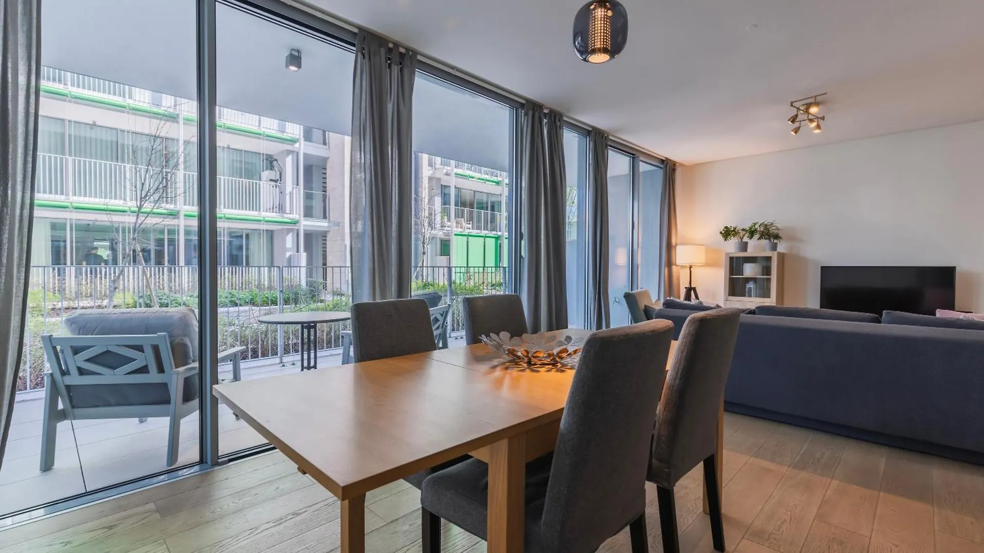 Modern 2Bdr Apartment With Garage By Lovelystay Lisbon Portugal