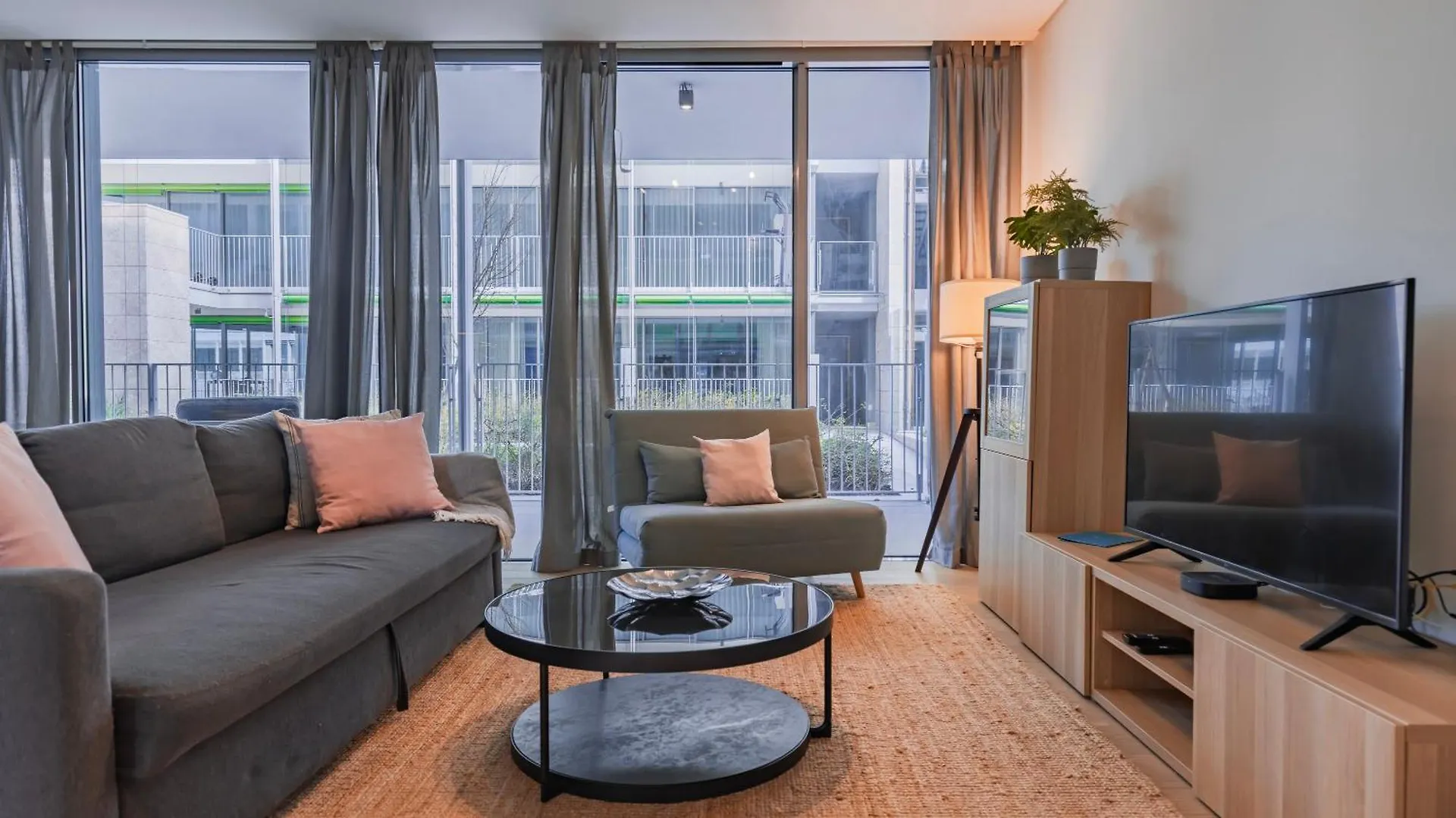 Modern 2Bdr Apartment With Garage By Lovelystay Lisbon