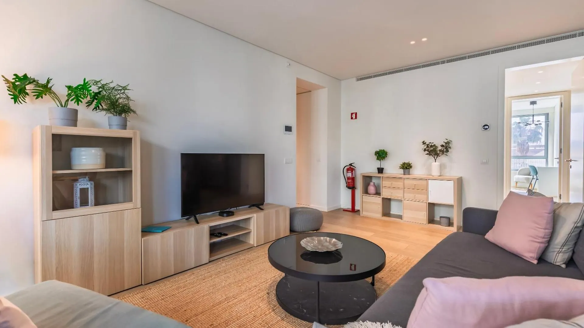 Modern 2Bdr Apartment With Garage By Lovelystay Lisbon