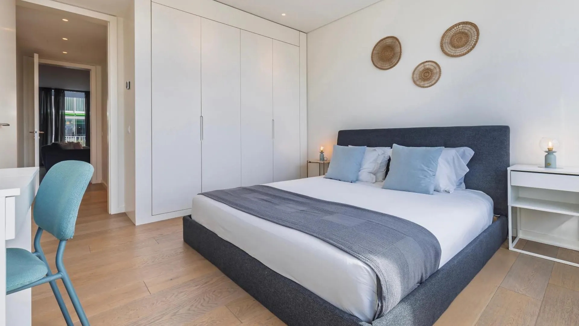 Modern 2Bdr Apartment With Garage By Lovelystay Lisbon Portugal