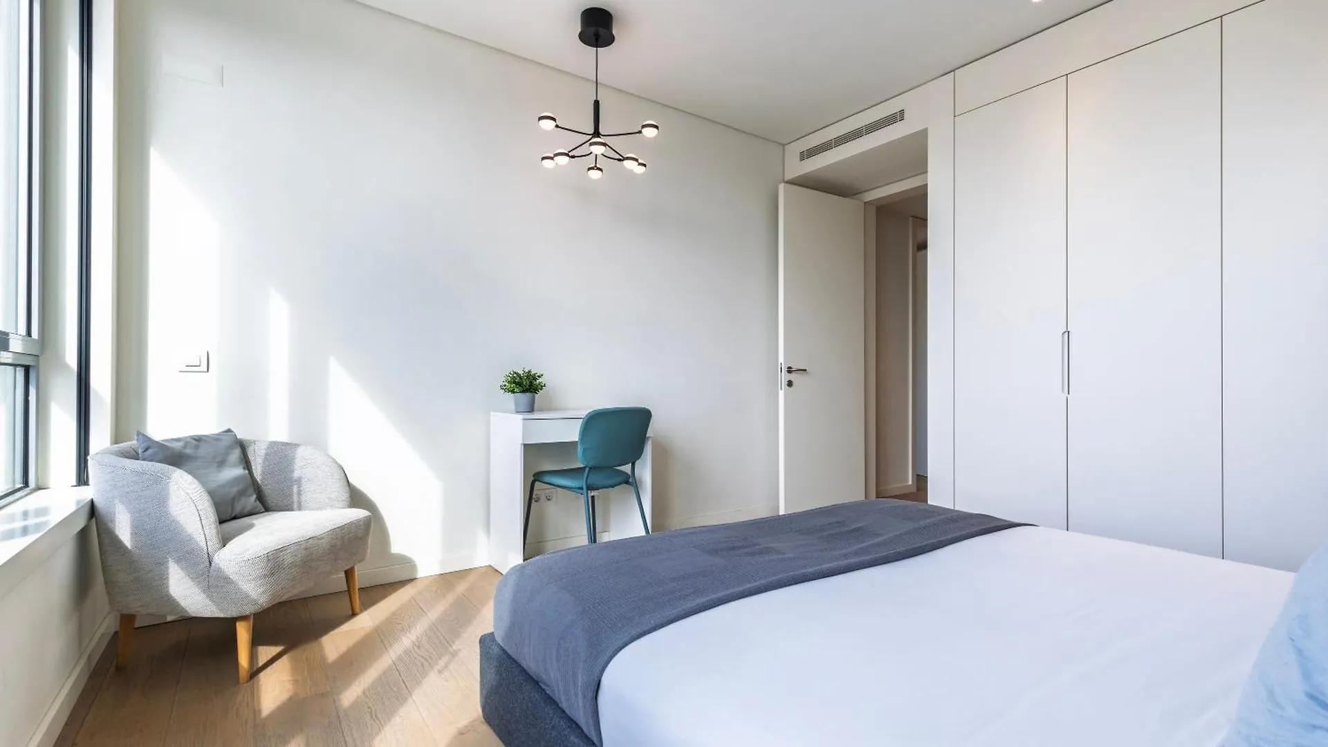 Modern 2Bdr Apartment With Garage By Lovelystay Lisbon