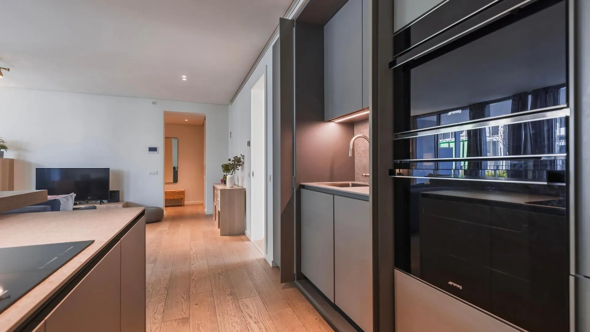 Modern 2Bdr Apartment With Garage By Lovelystay Lisbon Portugal