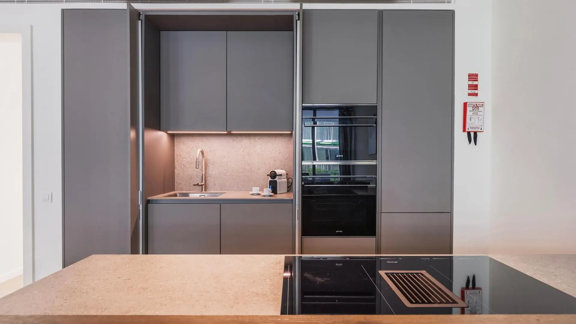 Modern 2Bdr Apartment With Garage By Lovelystay Lisbon